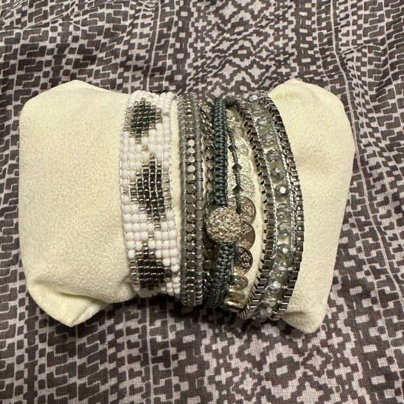 Victoria Emerson Beaded Silver/White/Gray Magnetic Clasp Bracelet - Picture 1 of 6